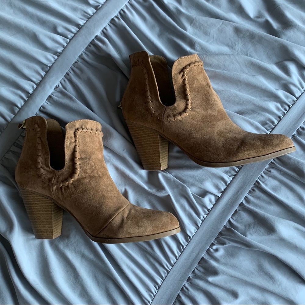 BROWN SUEDE HEELED BOOTS
